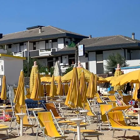 Vacanze A 30 Metri Dal Mare سيلفي مارينا